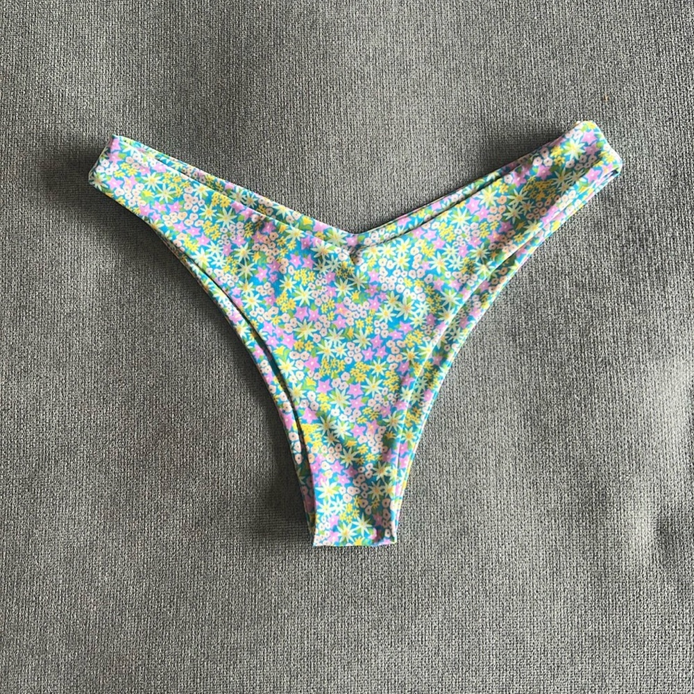 Kulani Kini Bikini bottoms Size M
